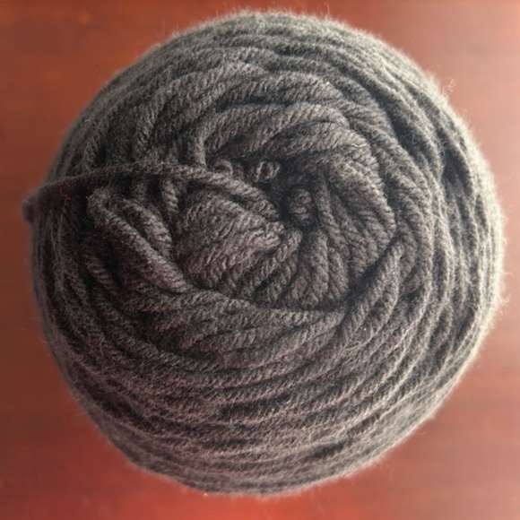 1 skein of yarn - Black - Picture 3 of 7